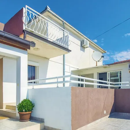 Cozy In Okrug Gornji With Sauna * Trogir