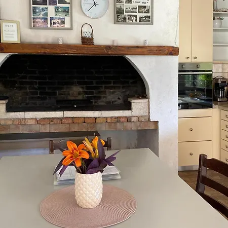 Cozy In Okrug Gornji With Sauna Сasa de vacaciones Trogir