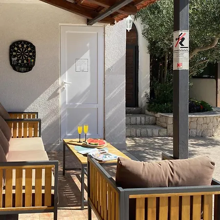 Ferienhaus Cozy In Okrug Gornji With Sauna Trogir