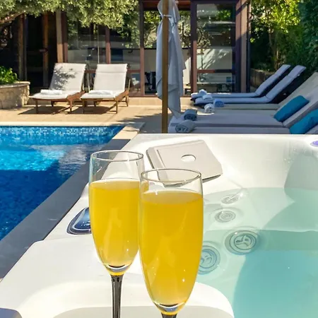 Cozy In Okrug Gornji With Sauna Ferienhaus