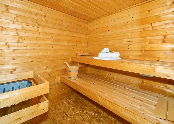 Cozy In Okrug Gornji With Sauna Nyaraló Trogir