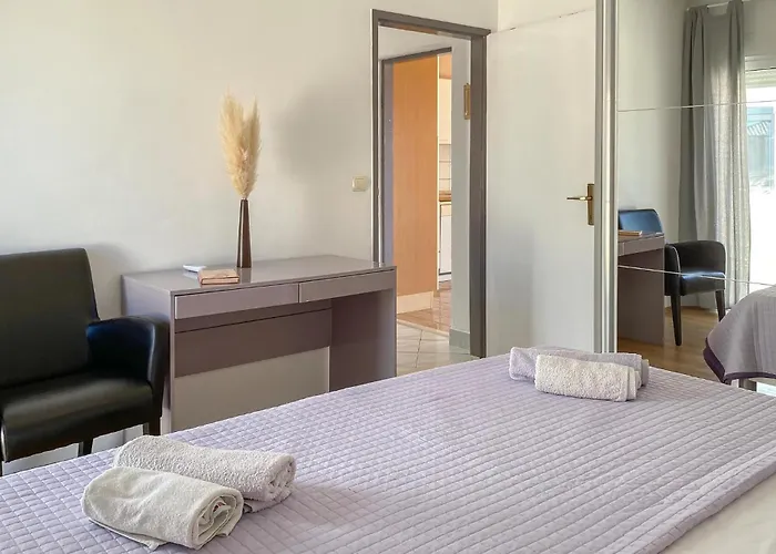 Hébergement de vacances Cozy In Okrug Gornji With Sauna Trogir