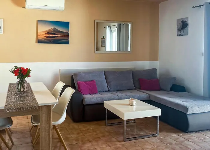 Cozy In Okrug Gornji With Sauna Hébergement de vacances *