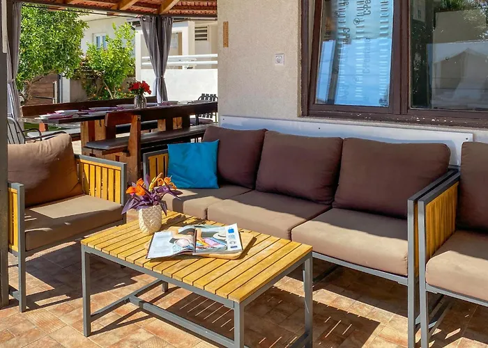 Cozy In Okrug Gornji With Sauna * Trogir