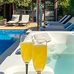 Cozy In Okrug Gornji With Sauna Casa vacanze