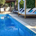 Cozy In Okrug Gornji With Sauna Casa vacanze Traù