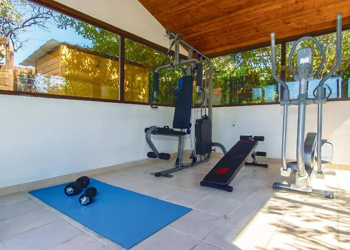 Ferienhaus Cozy In Okrug Gornji With Sauna Trogir