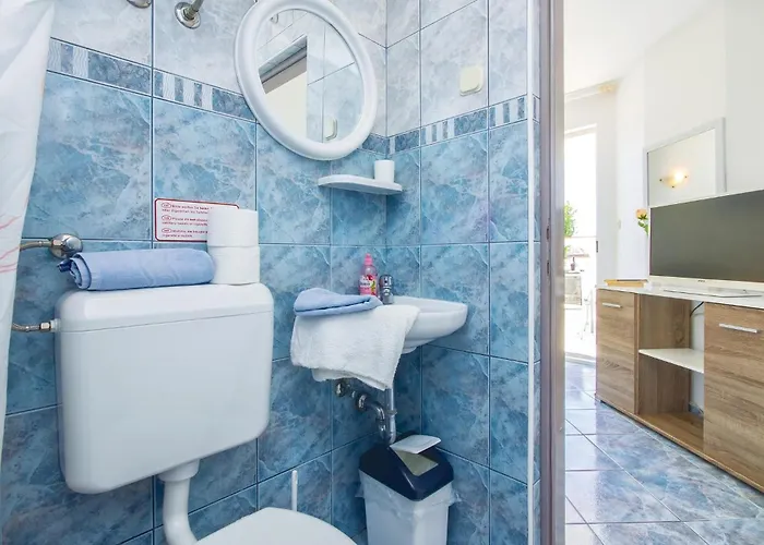 Ferienhaus Cozy In Okrug Gornji With Sauna