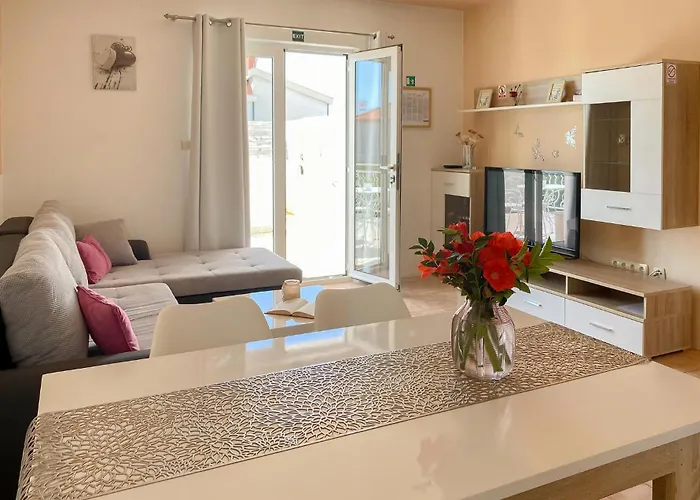 Ferienhaus Cozy In Okrug Gornji With Sauna *