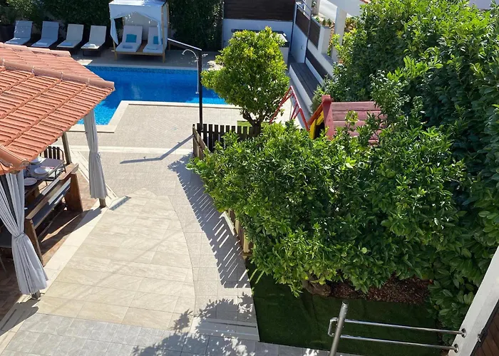 Cozy In Okrug Gornji With Sauna Ferienhaus *